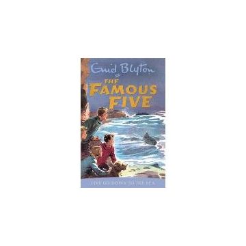 The Famous Five: Five Go Down To The Sea - Book 12